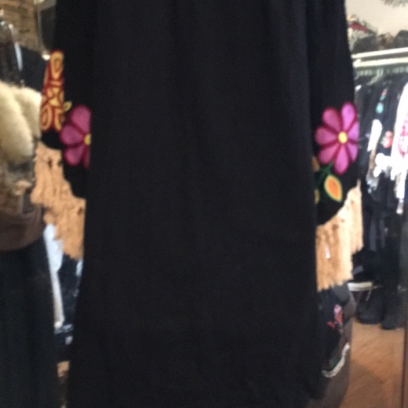 Vava blk dress with embroidery flowers fringe - Picture 3 of 5